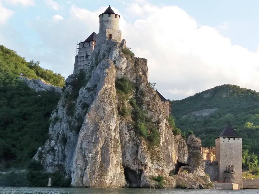 Zlatna Ribica Daire Golubac Dış mekan fotoğraf